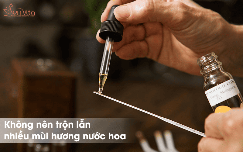 Trộn lẫn nhiều mùi hương nước hoa khác nhau